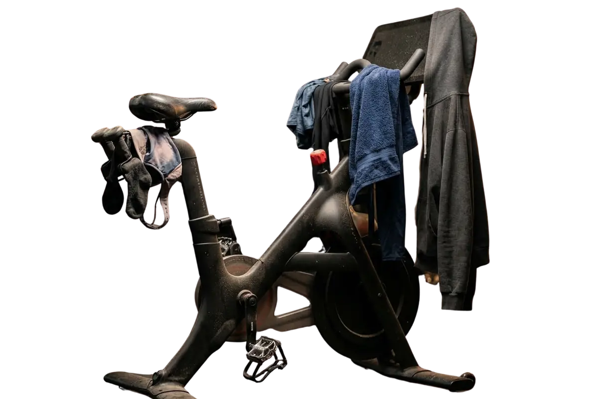 Bici estática sucia sin usar